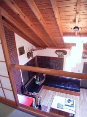 3階和室から2階リビングを見下ろす。