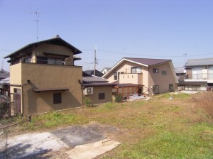 北側と西側に相反して開放的な南側と東側。