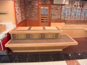 おくどさんをイメージしたディスプレイ台