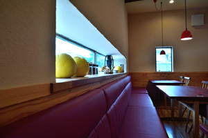 内観4(テーブル席)